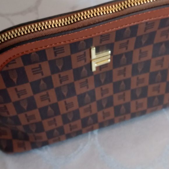 London Fog cosmetic bag - Picture 2 of 6